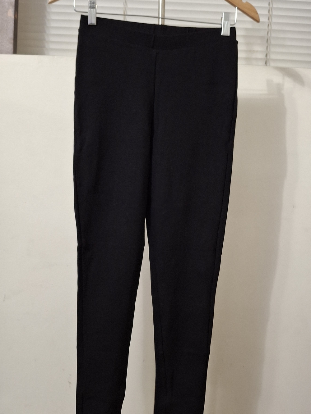 Black High-Rise Leggings with Ankle Zippers – Stretch Fitted Pants